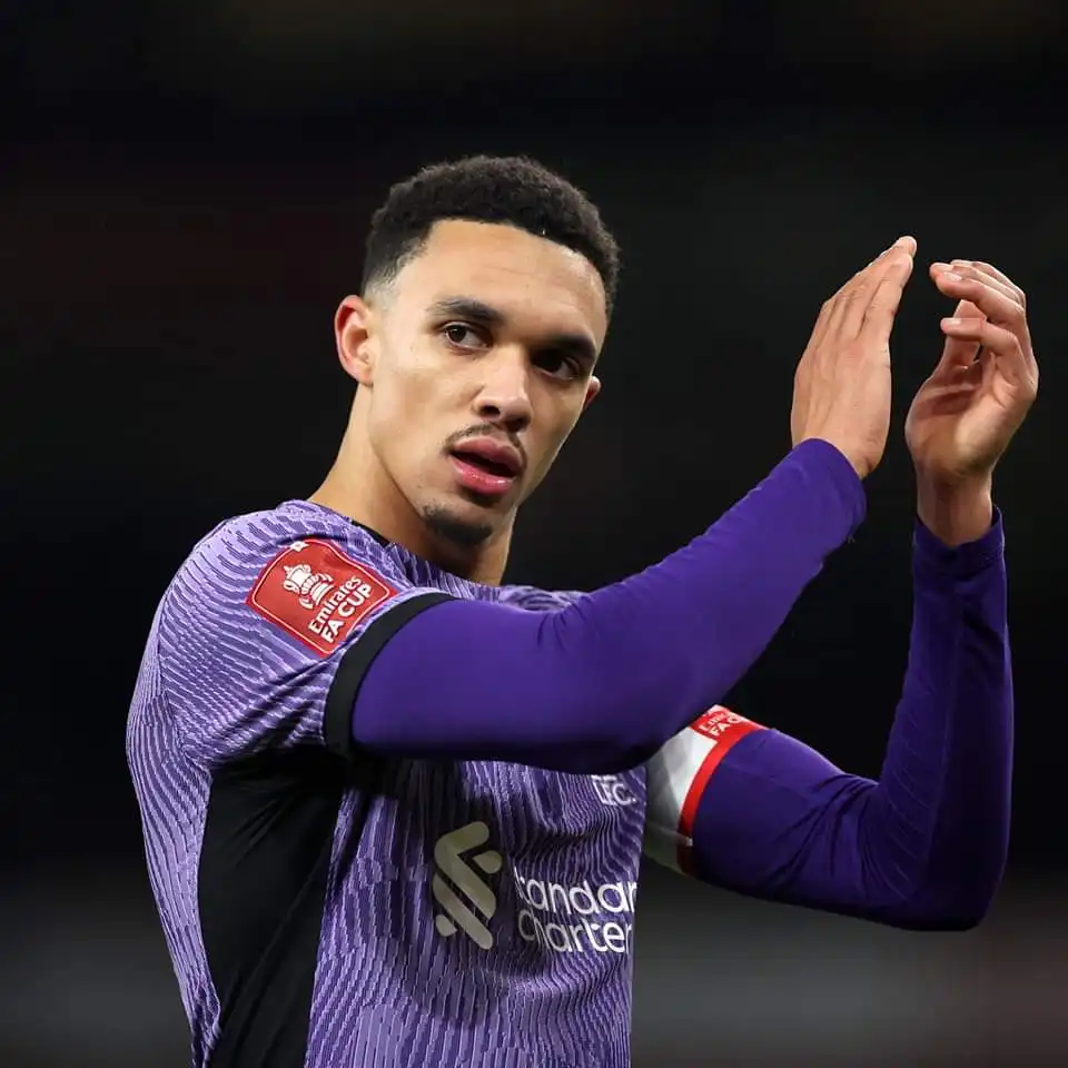 Mercato : Le Real Madrid à fond sur Alphonso Davies, la Fiorentina cible Bryan Gil, Alexander-Arnold veut prolonger à Liverpool. Tout savoir sur les bruits de couloirs du jour