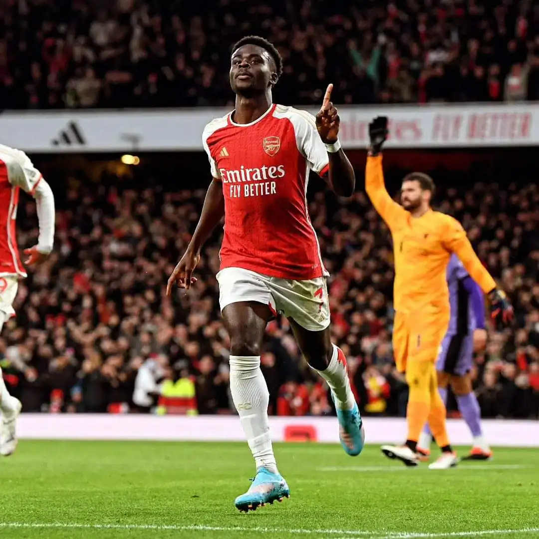 Premier League : Arsenal bat Liverpool 3-1 et se relance dans la course au titre
