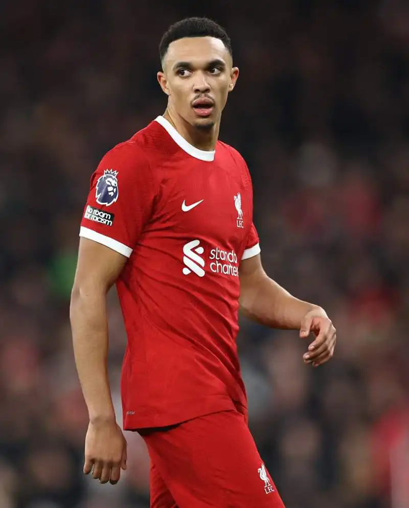 Une ombre obsédante : Le harcèlement implacable dont est victime Trent Alexander-Arnold