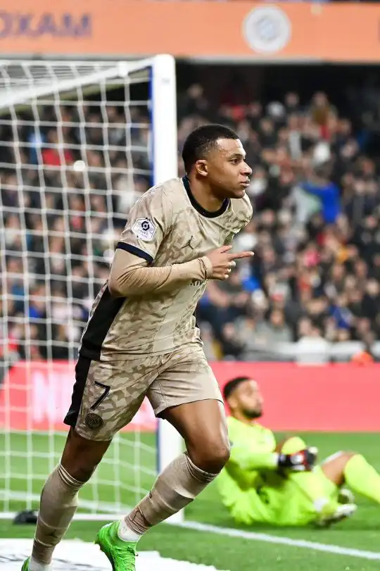 Kylian Mbappé laisse planer le doute sur son avenir