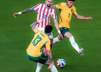 (260626) -- SAN FRANCISCO, June 26, 2026 (Xinhua) -- Julio Enciso of Paraguay competes with Jordan Bos (R) and Aiden ONeill of Australia during the group D match between Paraguay and Australia at the 2026 FIFA World Cup at San Francisco Bay Area Stadium in San Francisco, the United States, June 25, 2026. (Photo by Sun Yuxuan/Xinhua)  - Photo by Icon Sport