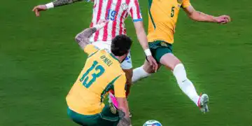 (260626) -- SAN FRANCISCO, June 26, 2026 (Xinhua) -- Julio Enciso of Paraguay competes with Jordan Bos (R) and Aiden ONeill of Australia during the group D match between Paraguay and Australia at the 2026 FIFA World Cup at San Francisco Bay Area Stadium in San Francisco, the United States, June 25, 2026. (Photo by Sun Yuxuan/Xinhua)  - Photo by Icon Sport