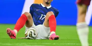 epa13111480 William Saliba of France sits injured on the pitch in action during the FIFA World Cup 2026 semifinals match France against Spain, in Dallas, USA, 14 July 2026.  EPA/SAM WASSON (MaxPPP TagID: epalivenine213898.jpg) [Photo via MaxPPP]